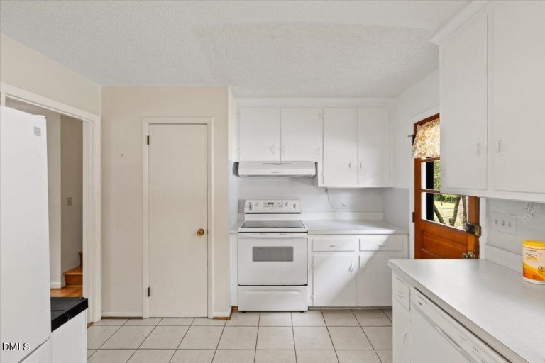16-708 Austin Ave